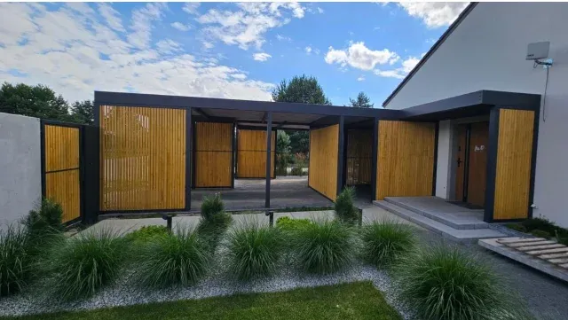 Carport Berlin mit Geräteschuppen und Eingangsüberdachung