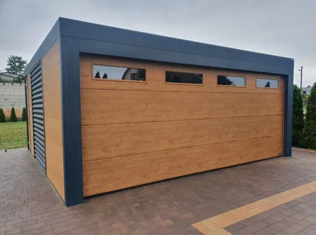 Carport Berlin mit einem elektrischen Garagentor
