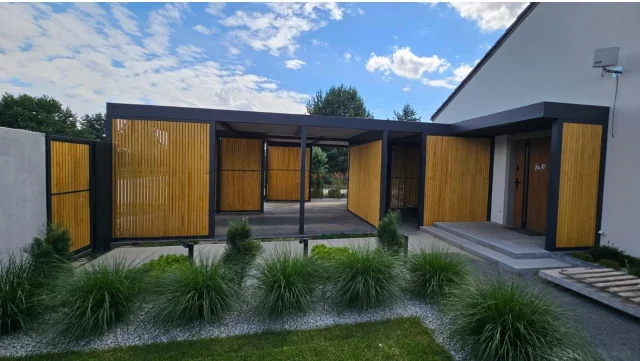 Carport Berlin mit Geräteschuppen und Eingangsüberdachung