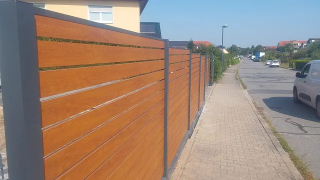Zaun Berlin mit elegantem Zaun in Holzoptik