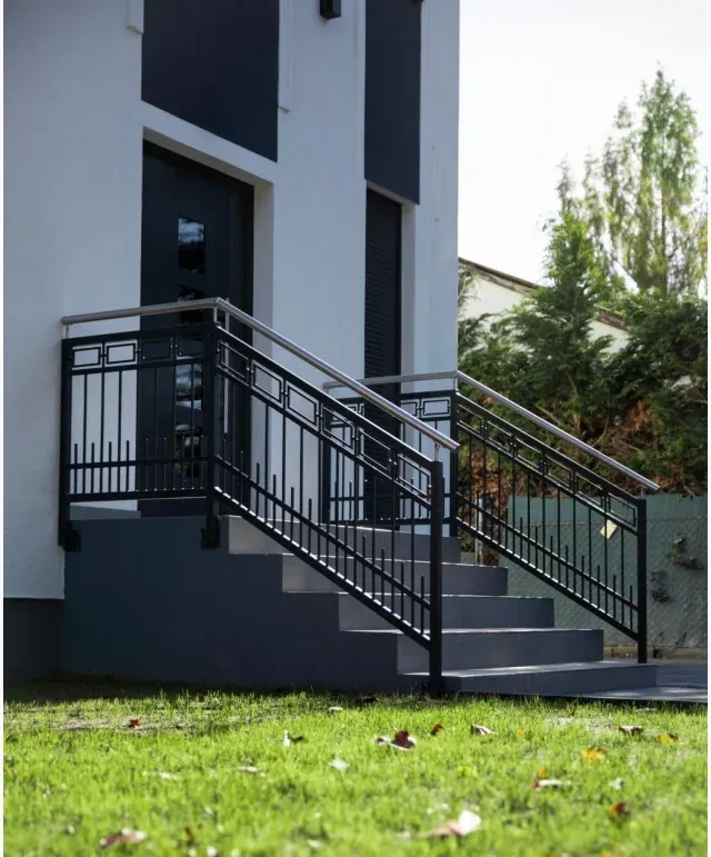 Geländerbau Berlin -Treppengeländer vor Hauseingang