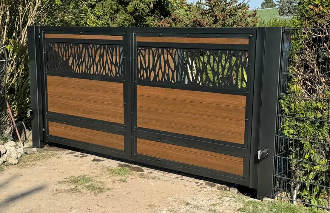 Zaunbau Berlin mit WPC Tor