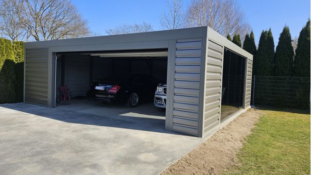  Stahl Carport Berlin mit einem Hörmann Rolltor